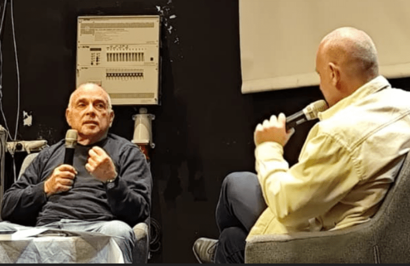 שיחה על דיפ-סטייט